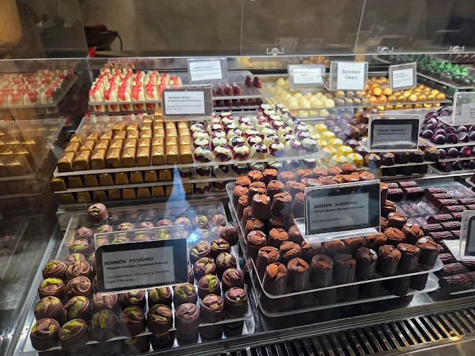 Artisanal chocolate and bonbon display at Casa de Chocolate in Cajón del Maipo